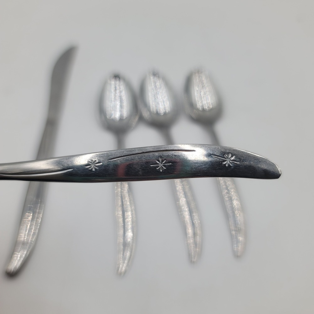 Superior Stainless USA INS16 Starburst Flatware 4 Grapefruit Spoons 1 Knife Set